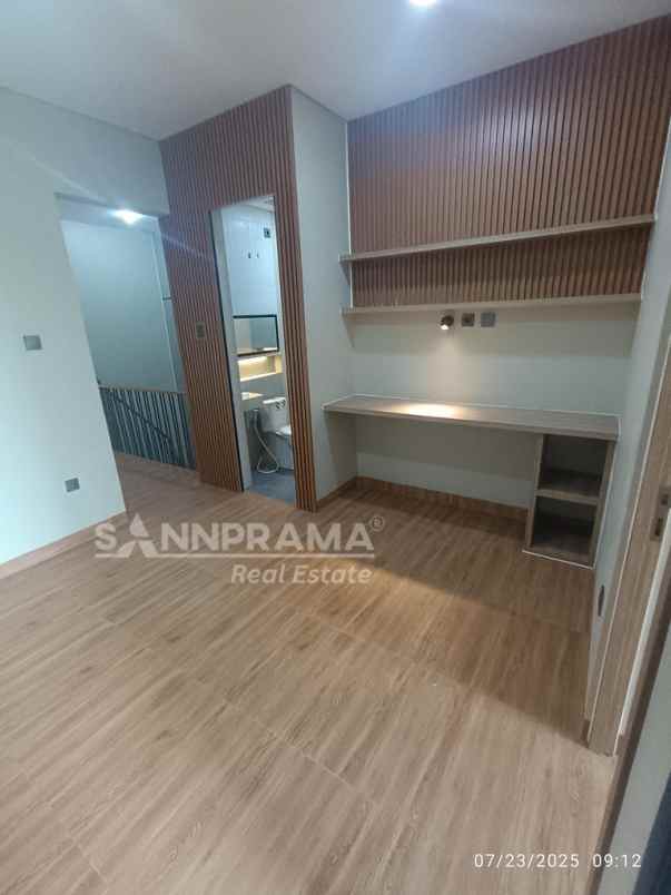 dijual rumah limo