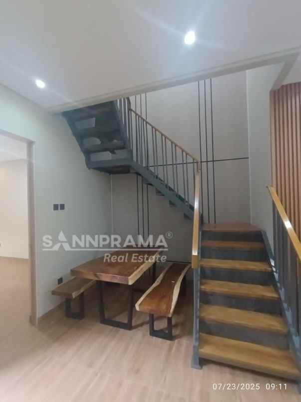 dijual rumah limo