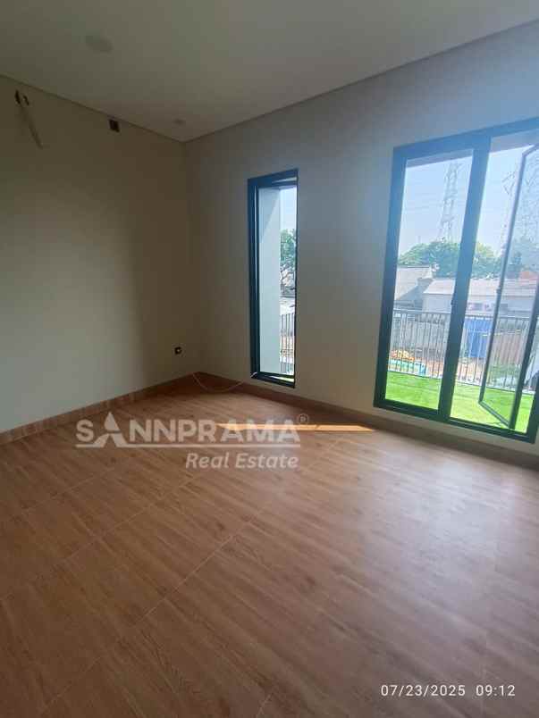 dijual rumah limo