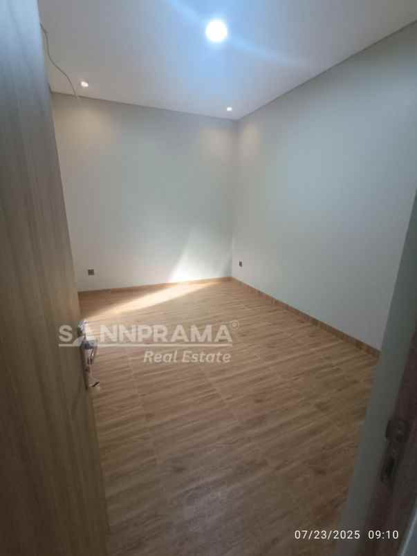 dijual rumah limo