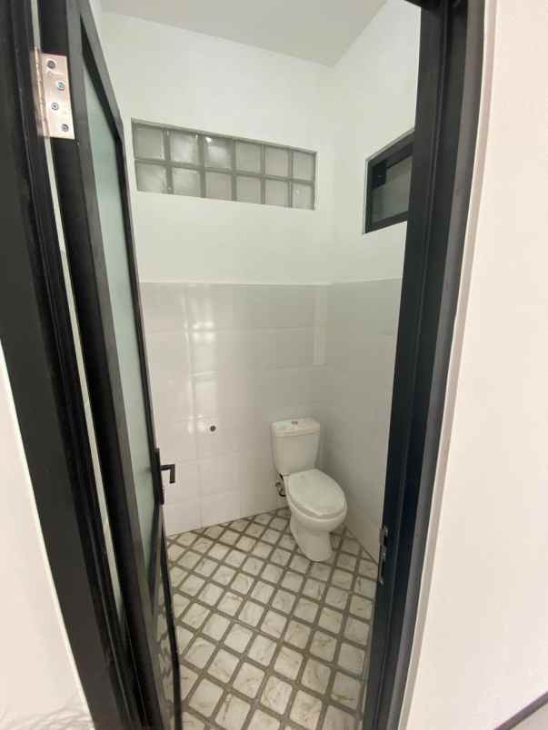 dijual rumah loncat indah