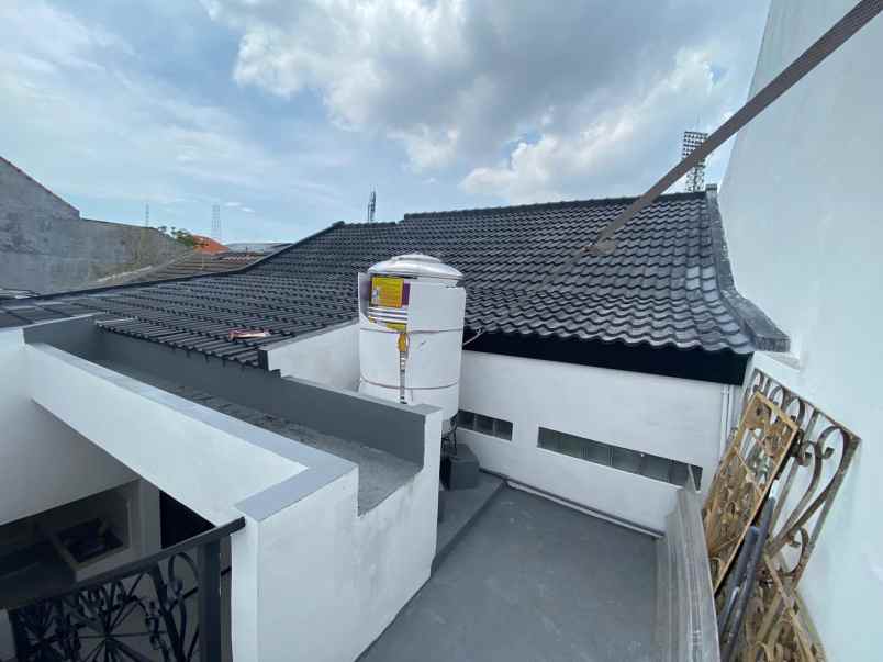 dijual rumah loncat indah