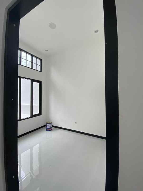 dijual rumah loncat indah