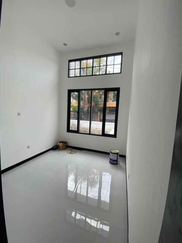 dijual rumah loncat indah