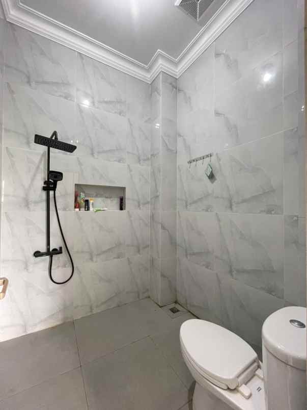 dijual rumah maguwoharjo depok sleman