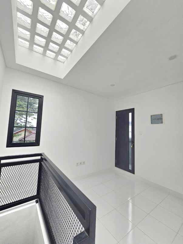 dijual rumah maleo sektor 9 bintaro