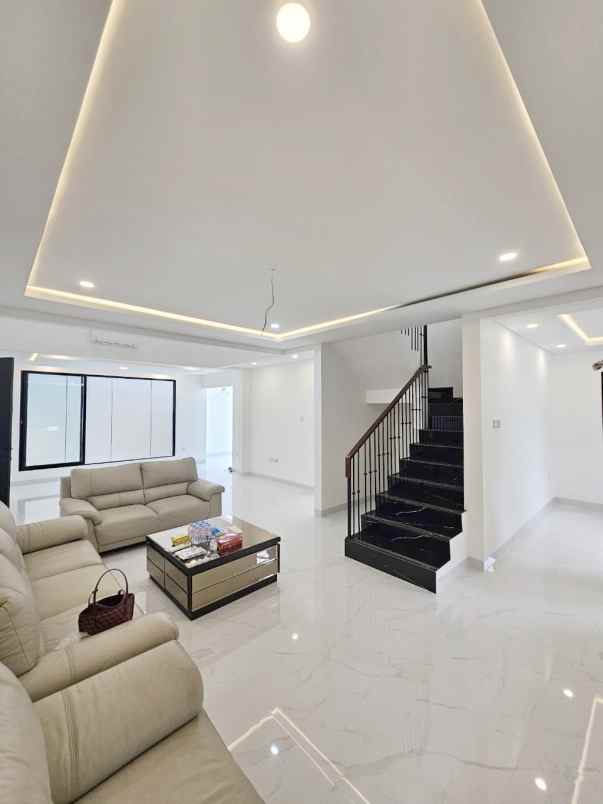 dijual rumah maleo sektor 9 bintaro