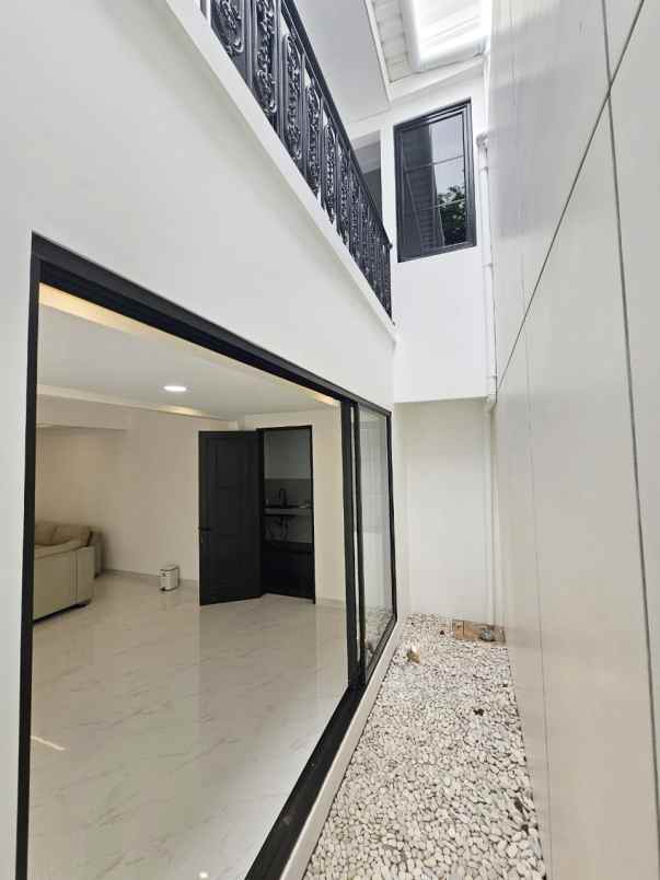 dijual rumah maleo sektor 9 bintaro