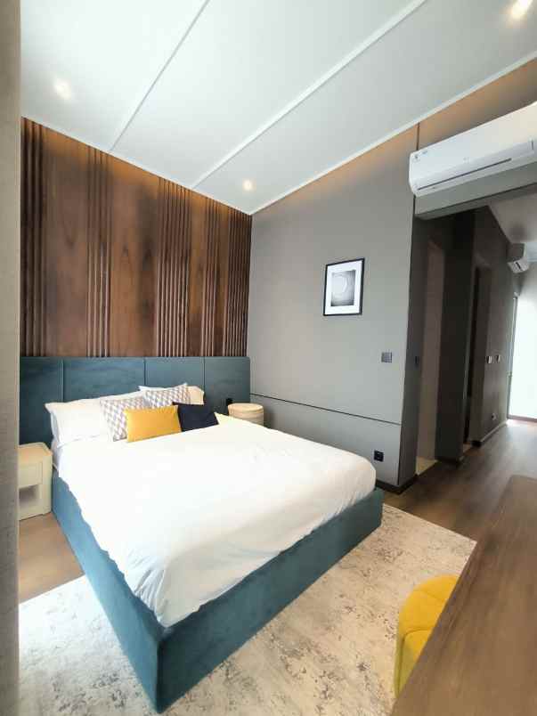 dijual rumah mansion nine