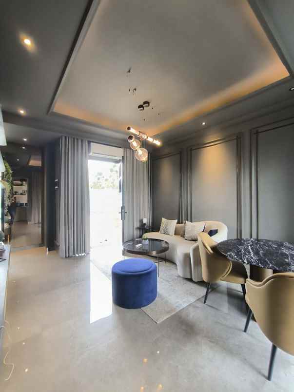 dijual rumah mansion nine