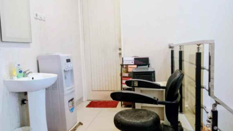 dijual rumah manyar