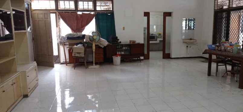 dijual rumah manyar indah