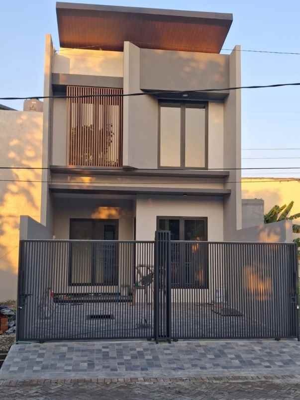 dijual rumah manyar jaya