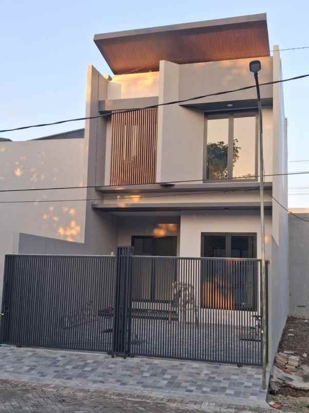 dijual rumah manyar jaya