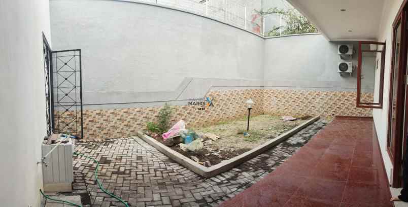 dijual rumah manyar kertoarjo