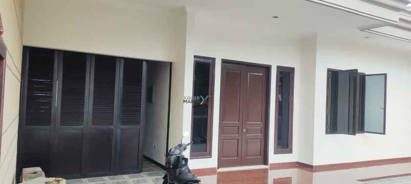 dijual rumah manyar kertoarjo