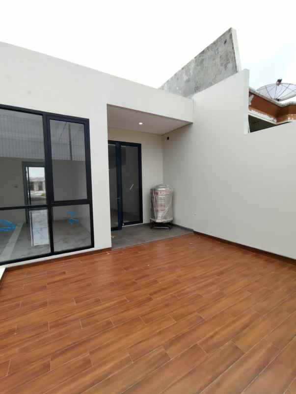 dijual rumah manyar kertoarjo