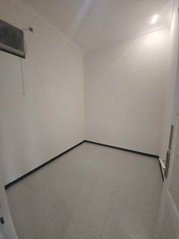 dijual rumah menganti