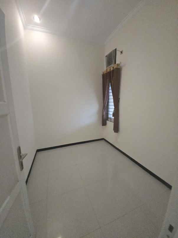 dijual rumah menganti