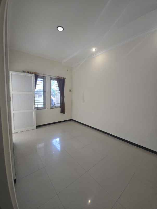 dijual rumah menganti