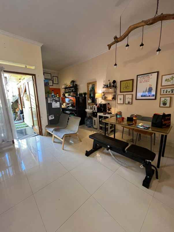 dijual rumah merapi view