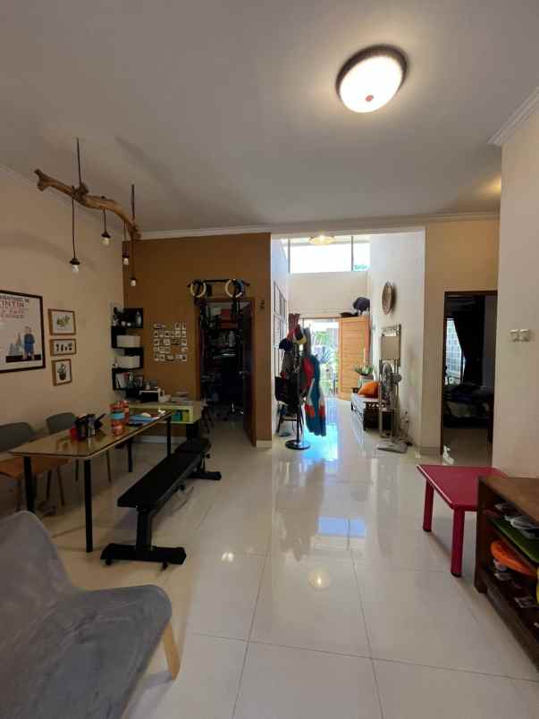 dijual rumah merapi view