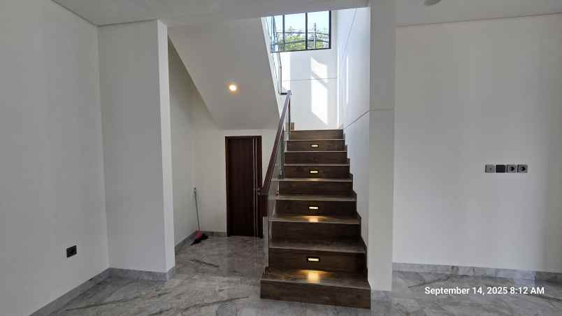 dijual rumah mewah 2 5 lantai di cibubur