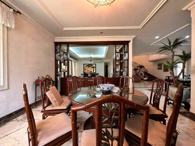 dijual rumah mewah lokasi taman golf lippo karawaci