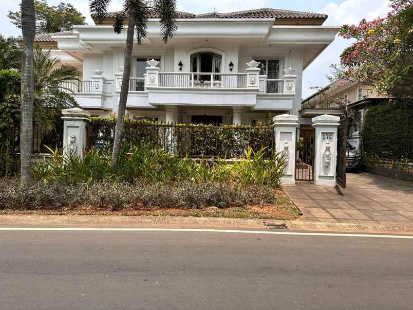 dijual rumah mewah lokasi taman golf lippo karawaci