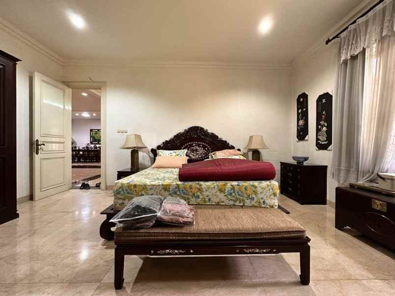 dijual rumah mewah lokasi taman golf lippo karawaci