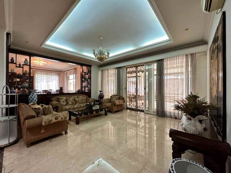 dijual rumah mewah lokasi taman golf lippo karawaci