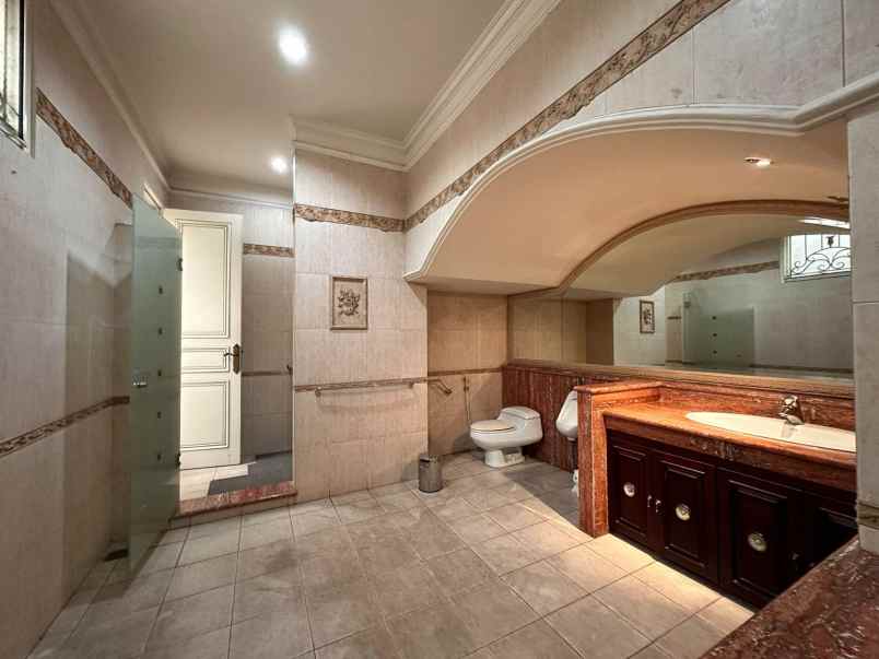 dijual rumah mewah lokasi taman golf lippo karawaci