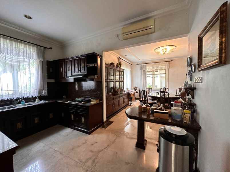 dijual rumah mewah lokasi taman golf lippo karawaci
