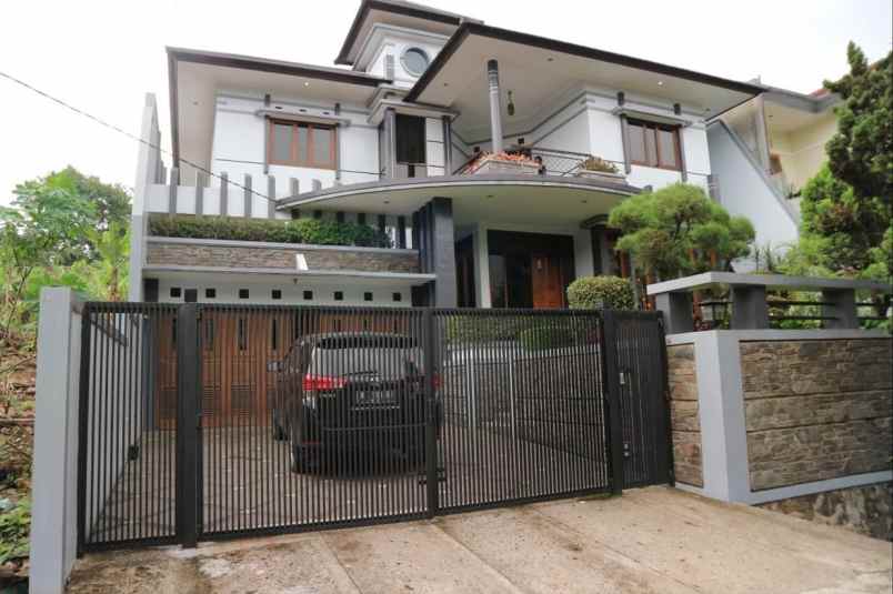 dijual rumah mewah siap huni di sayap dago bandung
