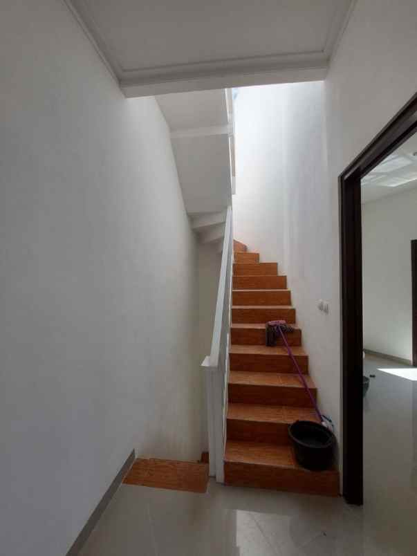 dijual rumah modern mewah 2 lantai kolmas atas cimahi