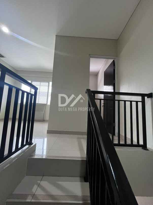 dijual rumah modernland