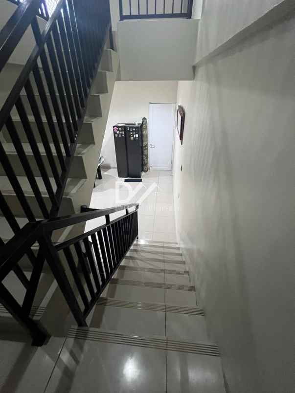 dijual rumah modernland