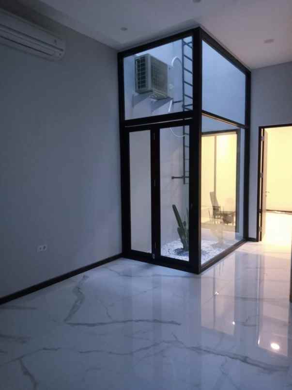 dijual rumah mulyosari