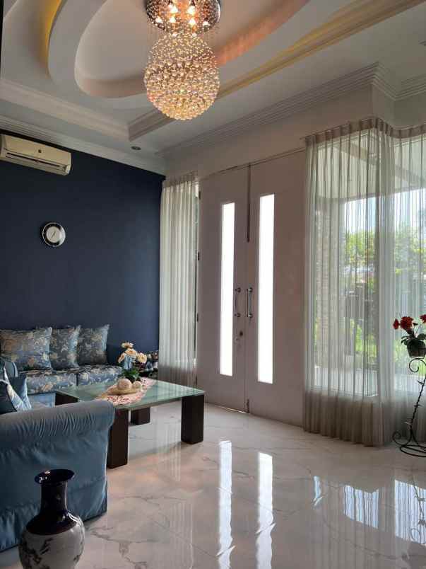 dijual rumah nginden intan barat