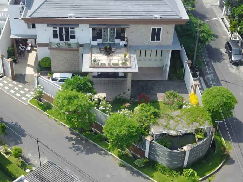 dijual rumah nginden intan barat