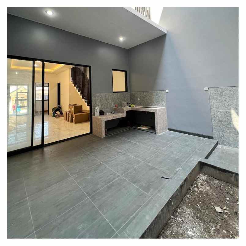 dijual rumah nirwana eksekutif