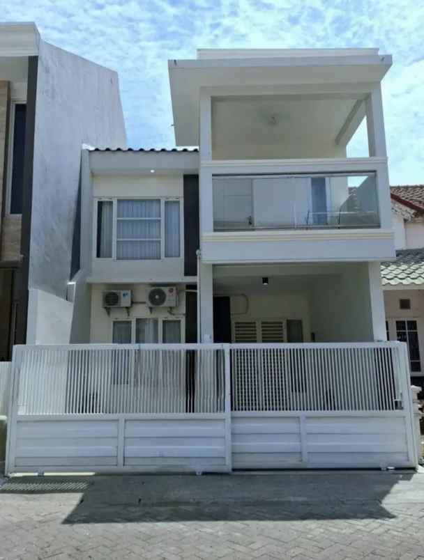dijual rumah pakuwon city cluster taman