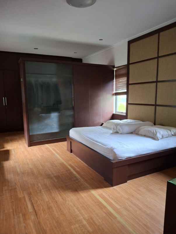 dijual rumah parahyangan