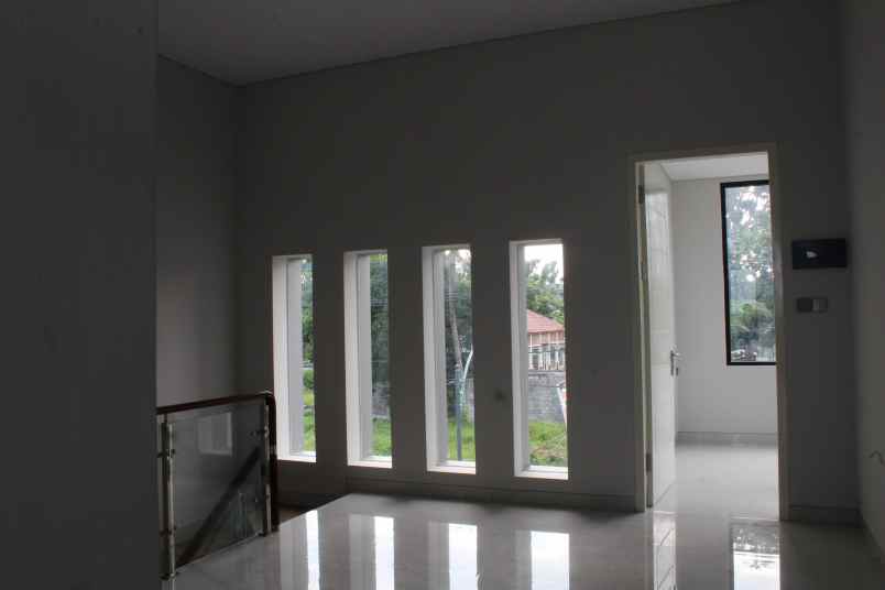 dijual rumah perum diamond residence