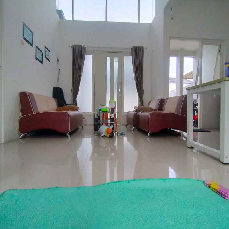 dijual rumah perum mandiri residence