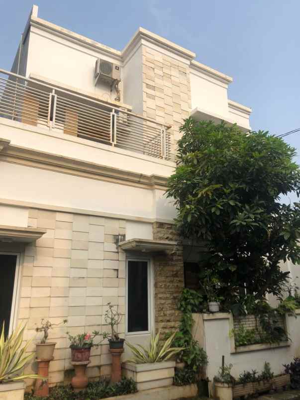 dijual rumah perumahan duta bintaro