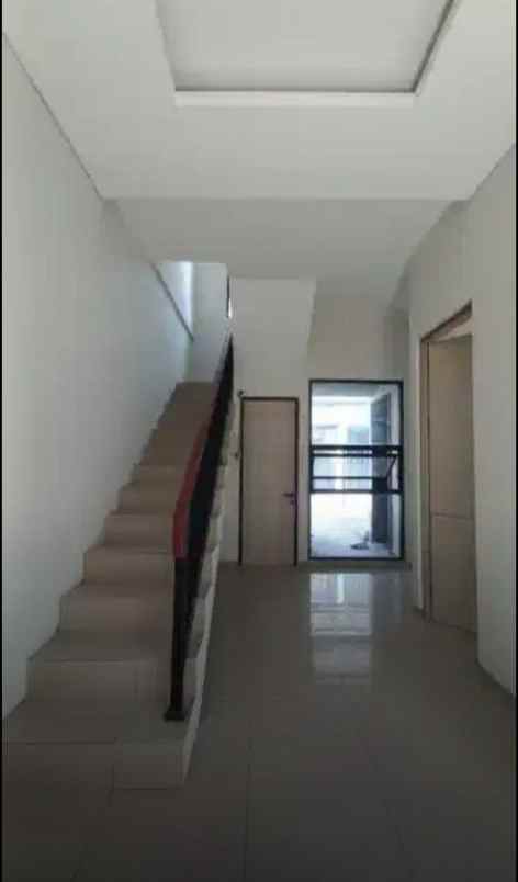 dijual rumah perumahan royal paka rungkut