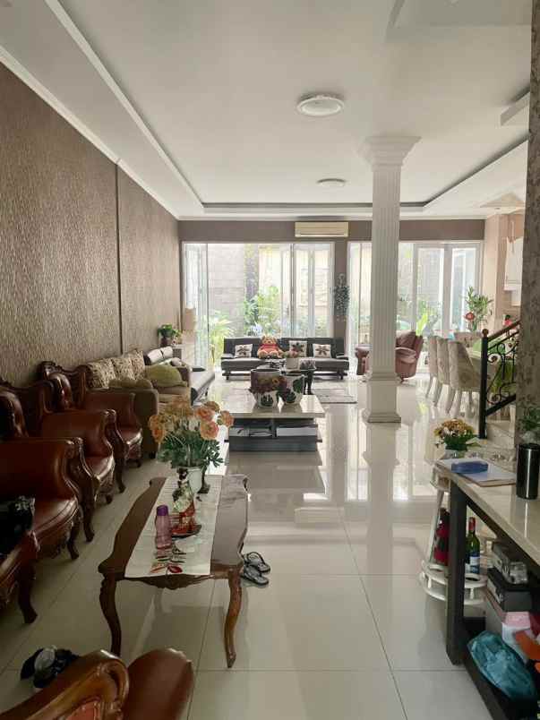 dijual rumah pesona khayangan depok