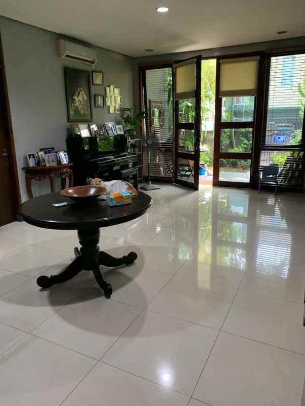 dijual rumah pondok indah