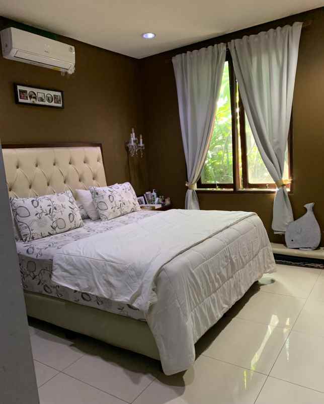 dijual rumah pondok indah